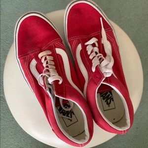Vans Off the Wall Red shows